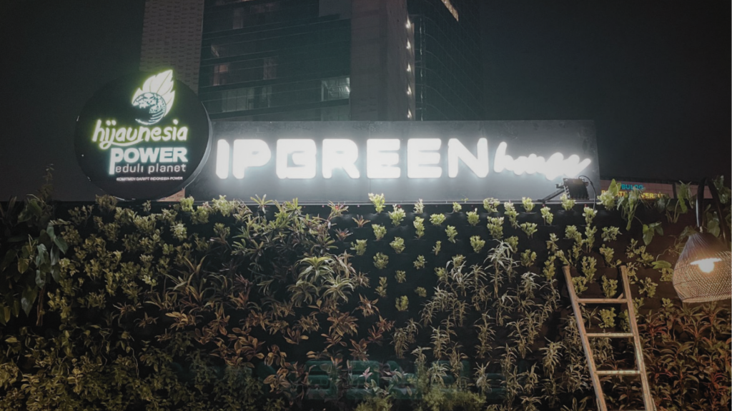 Indoor & Outdoor Advertising